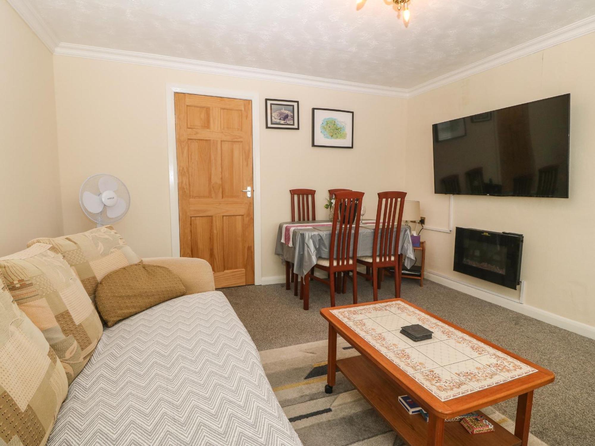 Petlyns Patch Villa Holyhead Exterior photo