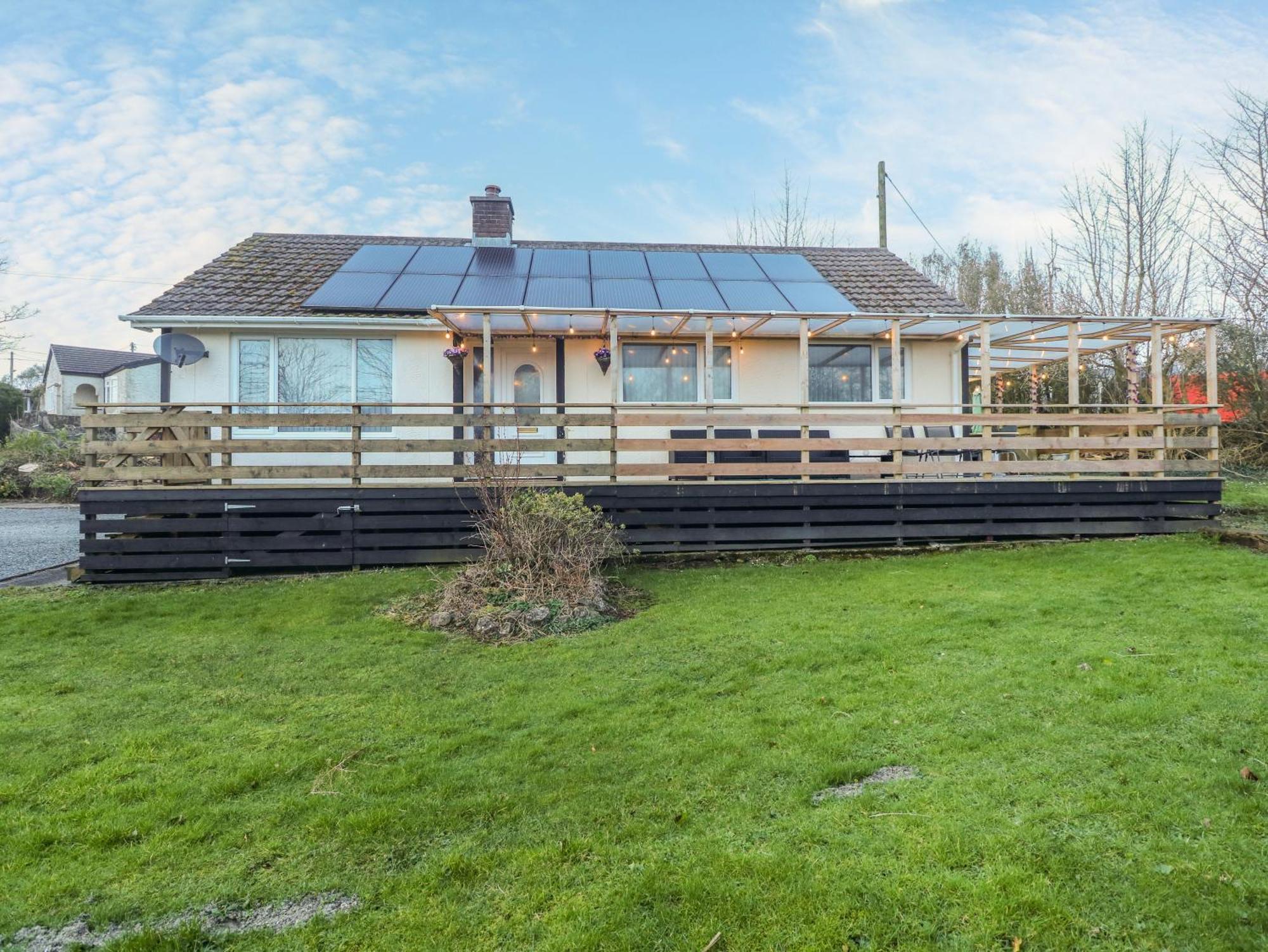 Petlyns Patch Villa Holyhead Exterior photo
